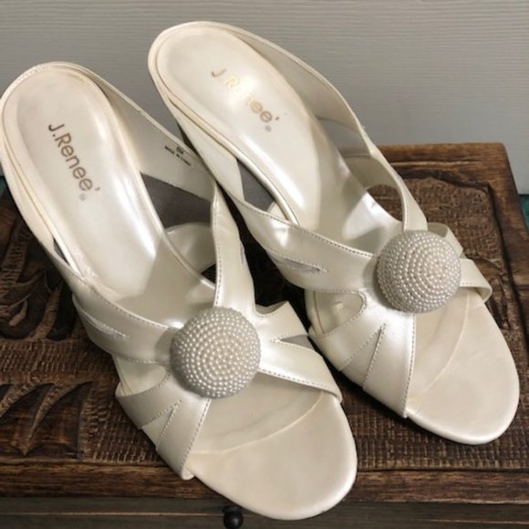 Cream heel sandals with pearls - Picture 4 of 4